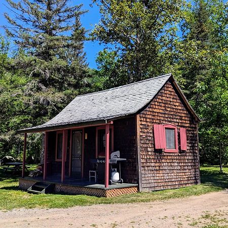 Riviere Petit Saguenay Villa Exterior photo