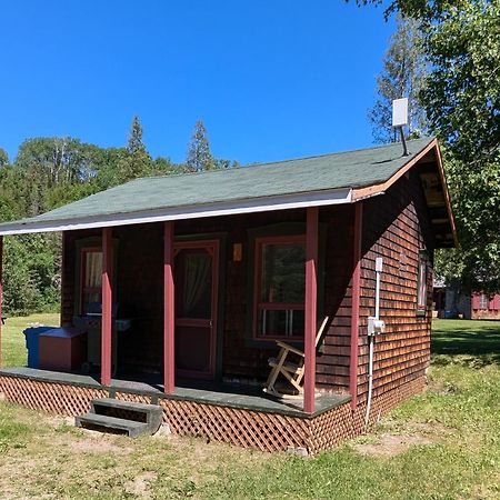 Riviere Petit Saguenay Villa Exterior photo