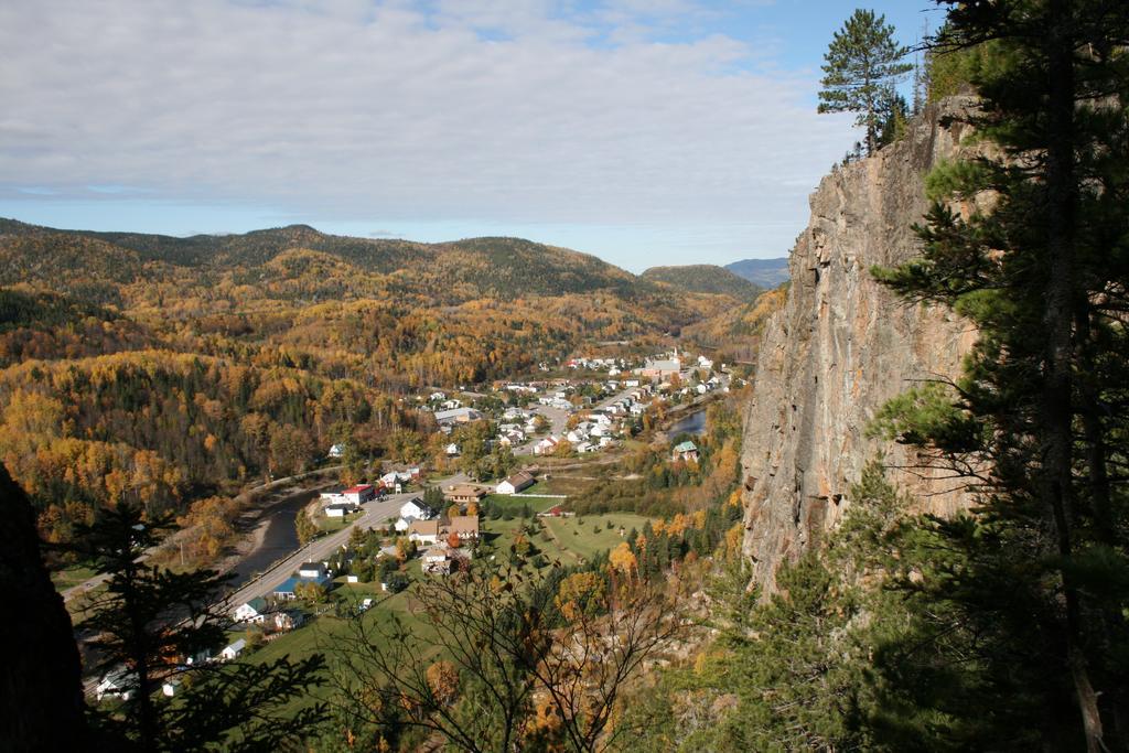 Riviere Petit Saguenay Villa Exterior photo